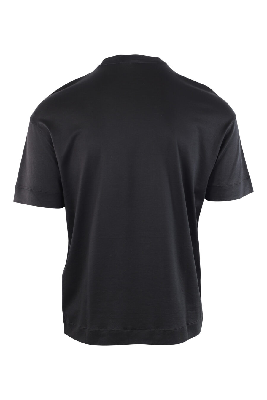 Black T-shirt with monochrome logo centred - IMG 3783