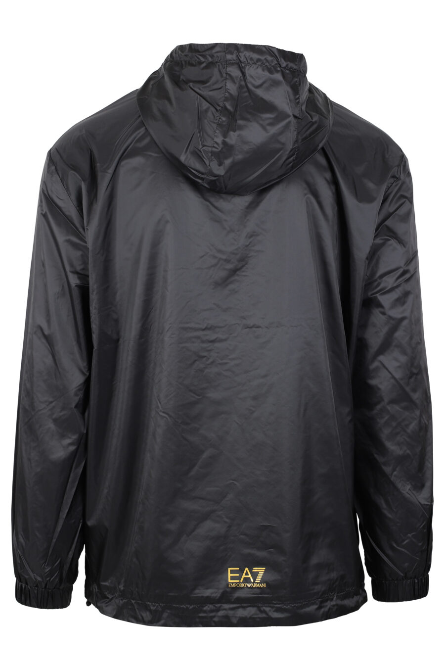 Chaqueta negra impermeable con capucha y logo mix vertical - IMG 4662
