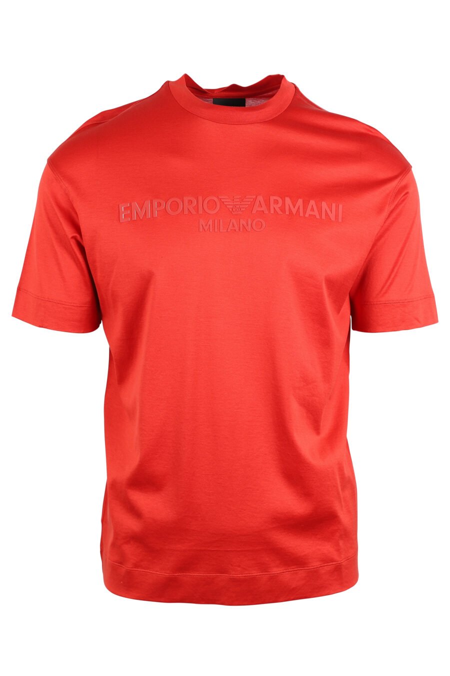 Camiseta roja con maxilogo monocromático - IMG 4747