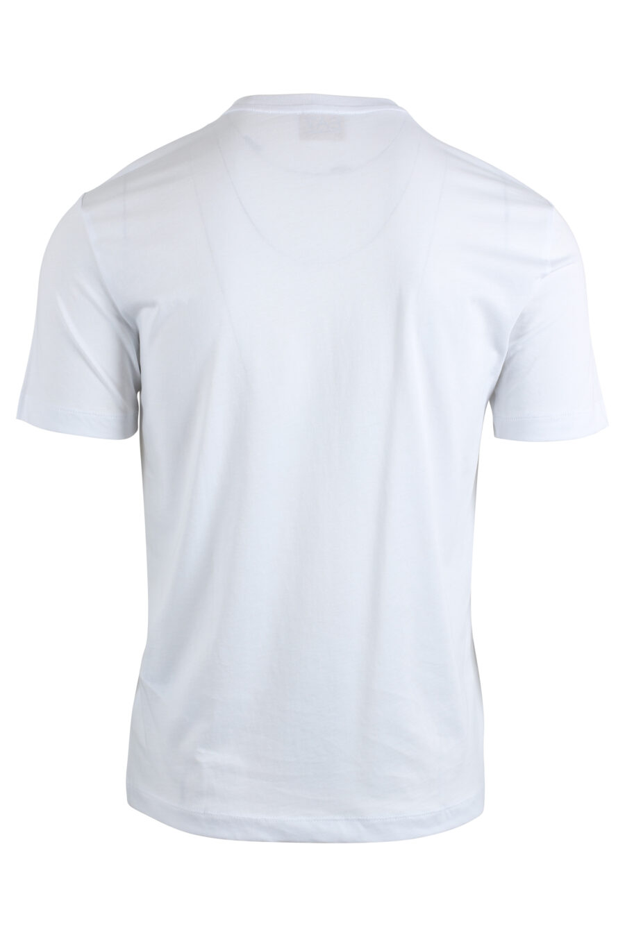 Camiseta blanca con maxilogo dorado y puntos - IMG 4785