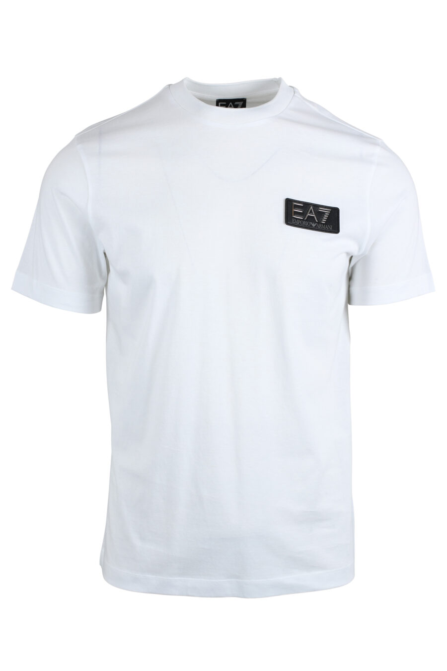 Camiseta blanca con minilogo en parche en metal - IMG 4800