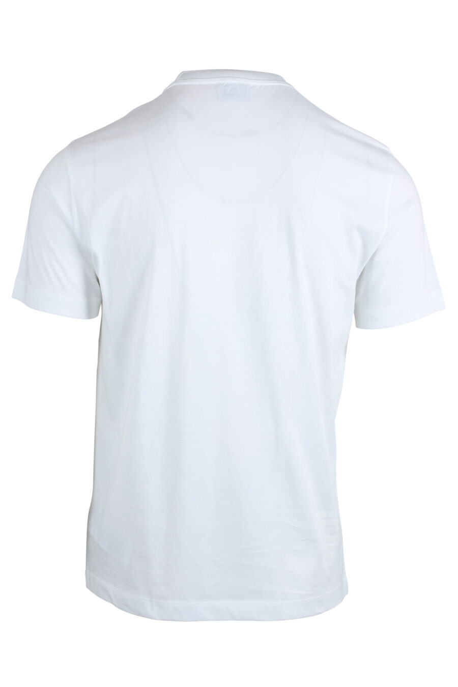 Camiseta blanca con minilogo en parche en metal - IMG 4801