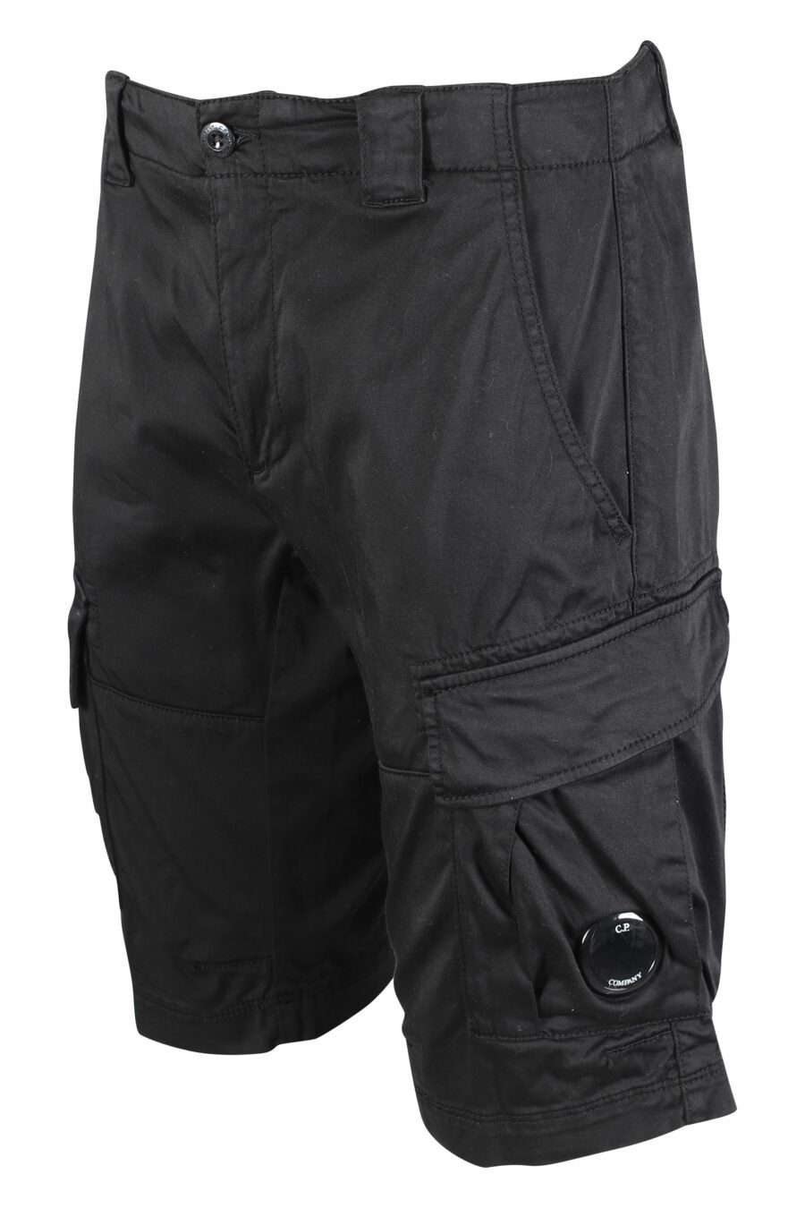 Pantalón corto negro estilo cargo con minilogo circular - IMG 9469