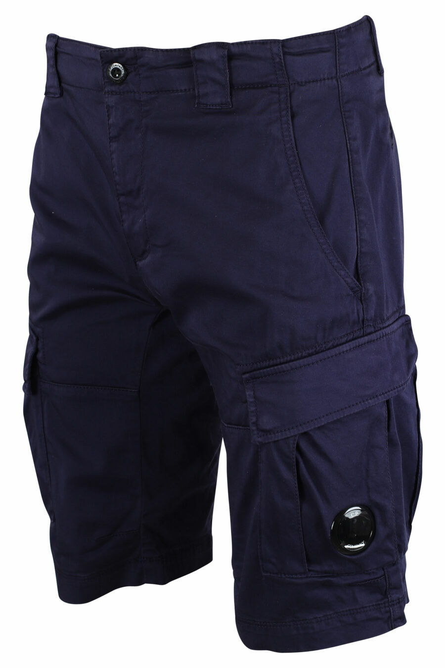 Pantalón corto azul oscuro estilo cargo con minilogo circular - IMG 9490