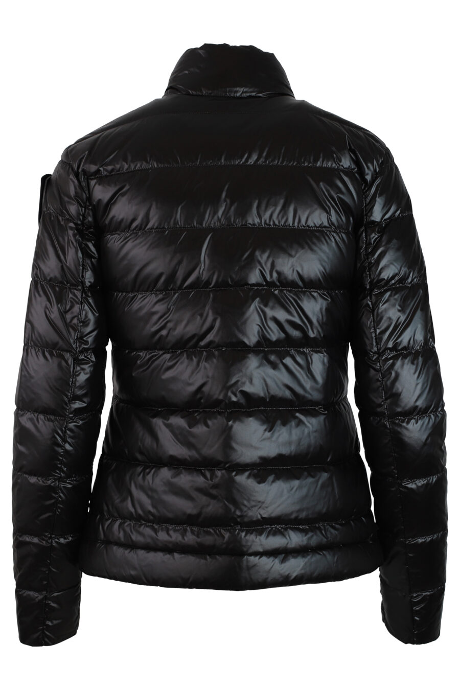 Kurze schwarze Jacke mit geraden Linien und Aufnäher - IMG 0207