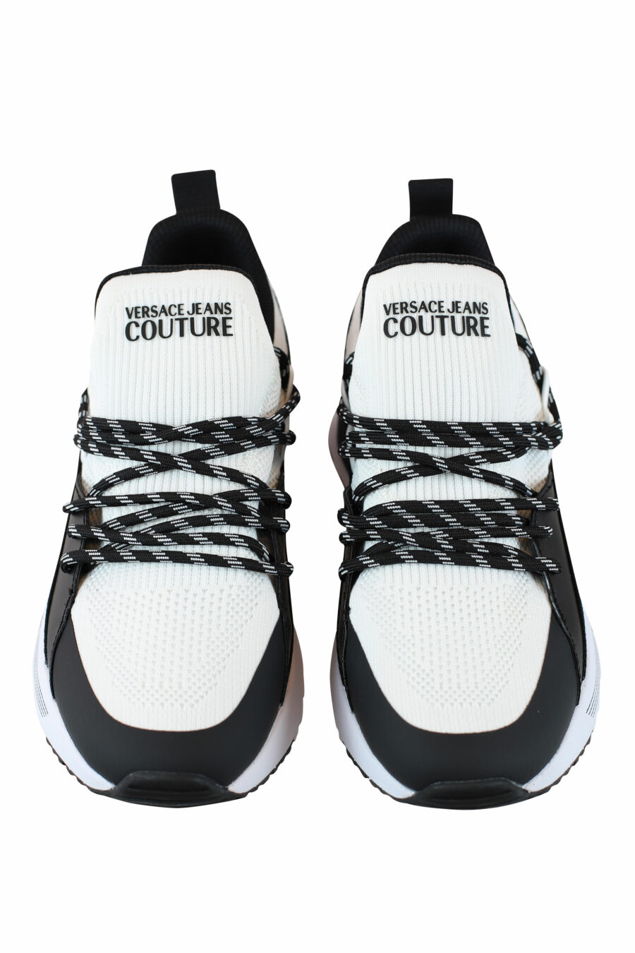 Zapatillas blancas y negras "dynamic" estilo calcetin con logo en cinta - IMG 4294