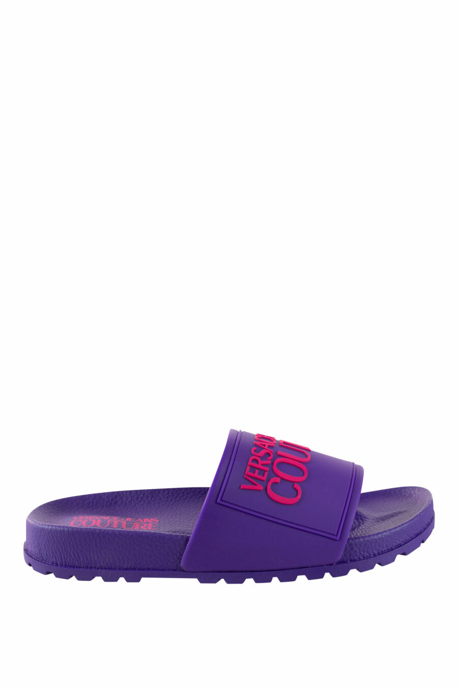 Chanclas violetas con logo y suela rugosa - IMG 4381