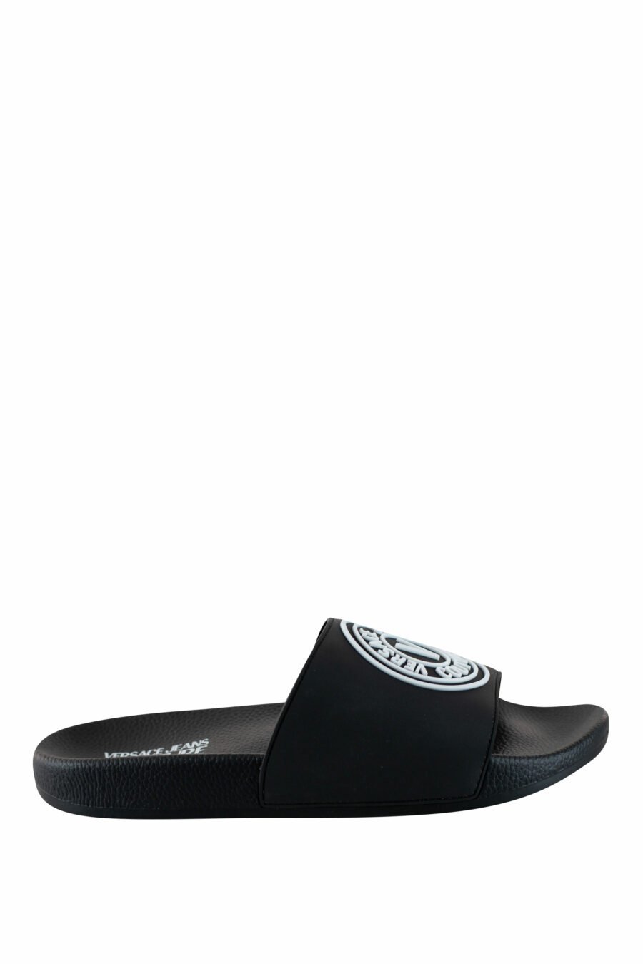 Schwarze Flip Flops mit schwarzem kreisförmigen Maxilogo - IMG 4425