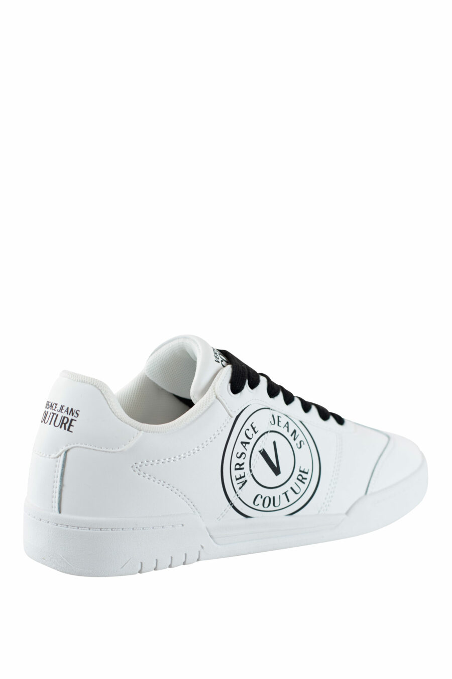 Zapatillas blancas con logo circular y cordones negros - IMG 4488