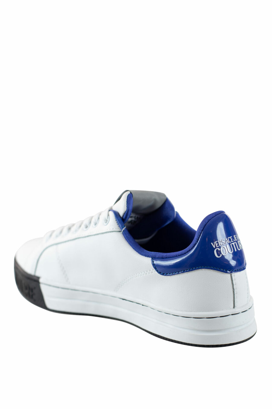 Weiße Turnschuhe mit blauem und rundem Logo - IMG 4506