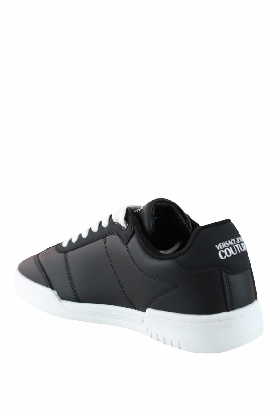 Zapatillas negras con logo circular y cordones blancos - IMG 4512
