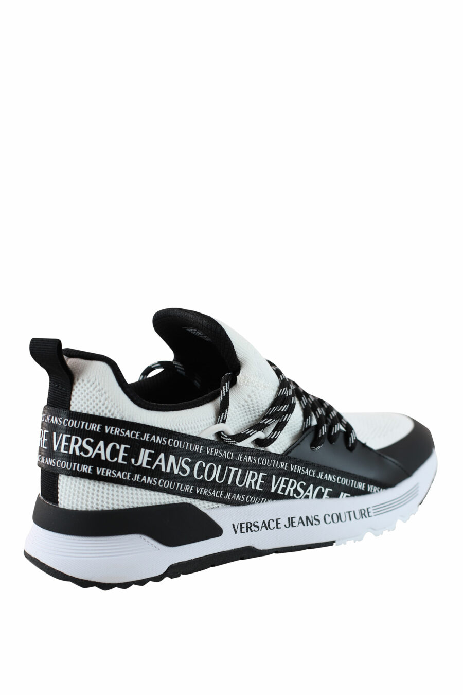 Zapatillas blancas y negras "dynamic" estilo calcetin con logo en cinta - IMG 4515