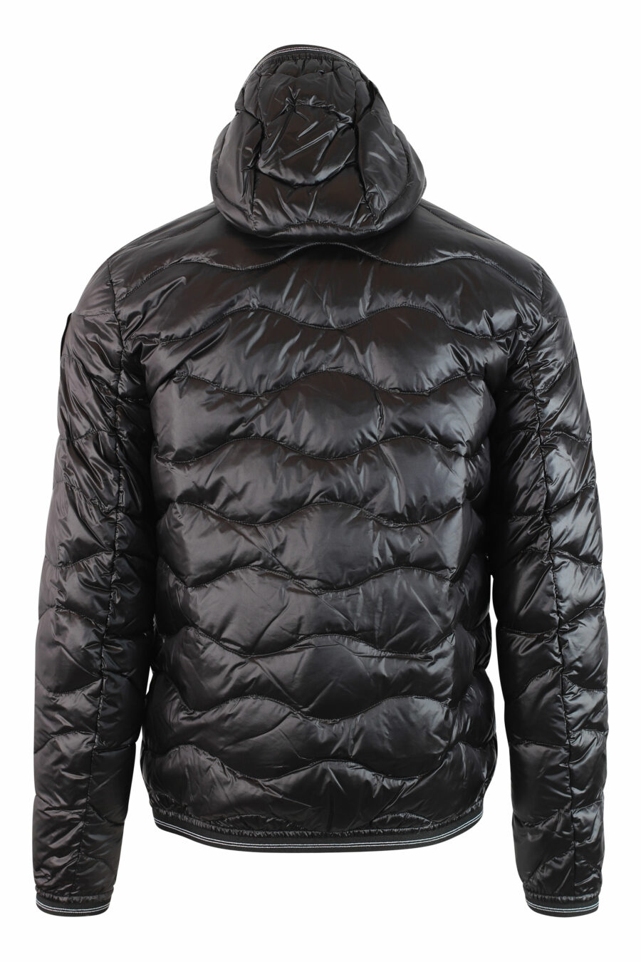 Schwarze Jacke mit Wellenlinien und Aufnäher - IMG 9801