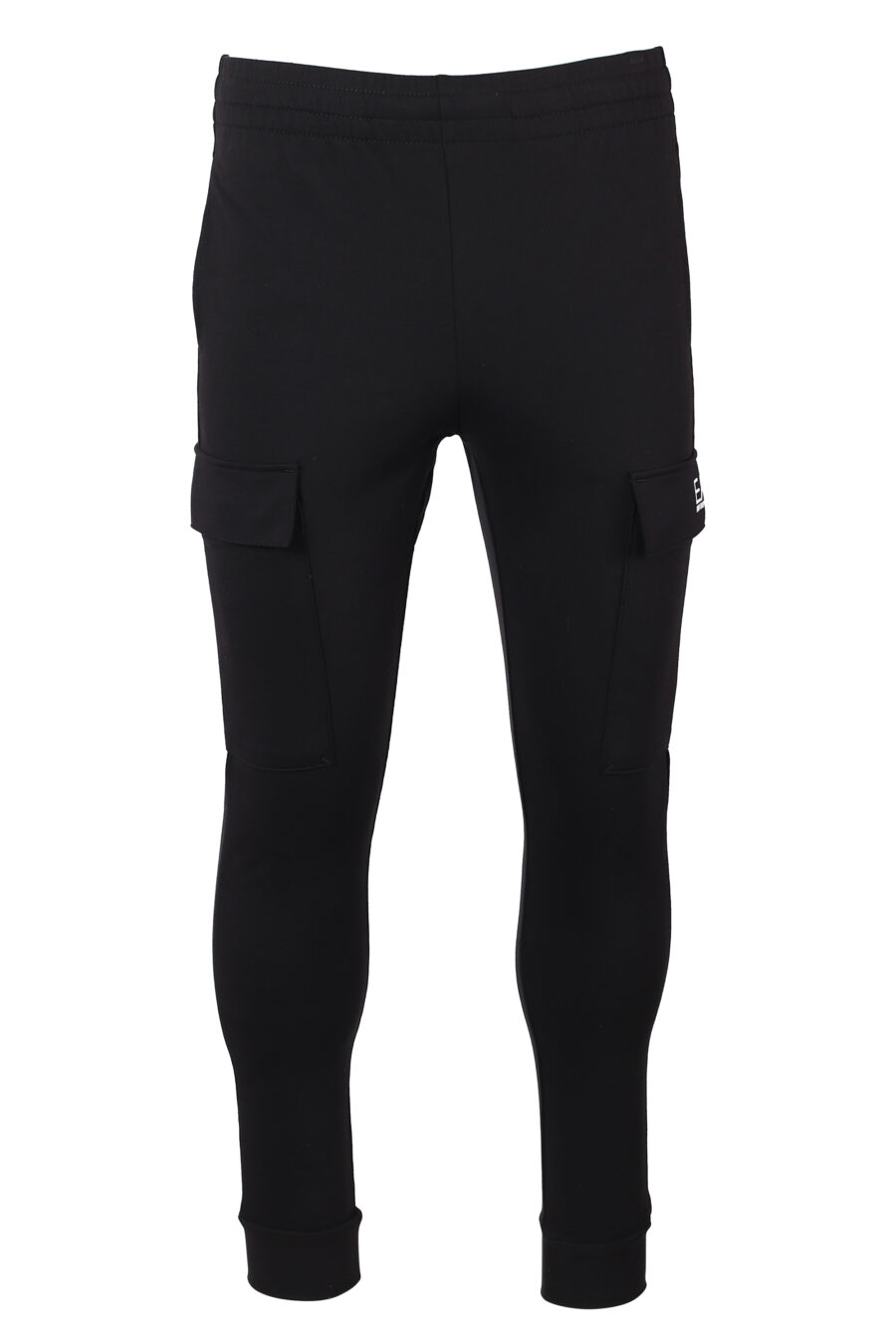 Pantalón de chándal negro estilo cargo y minilogo - IMG 9915