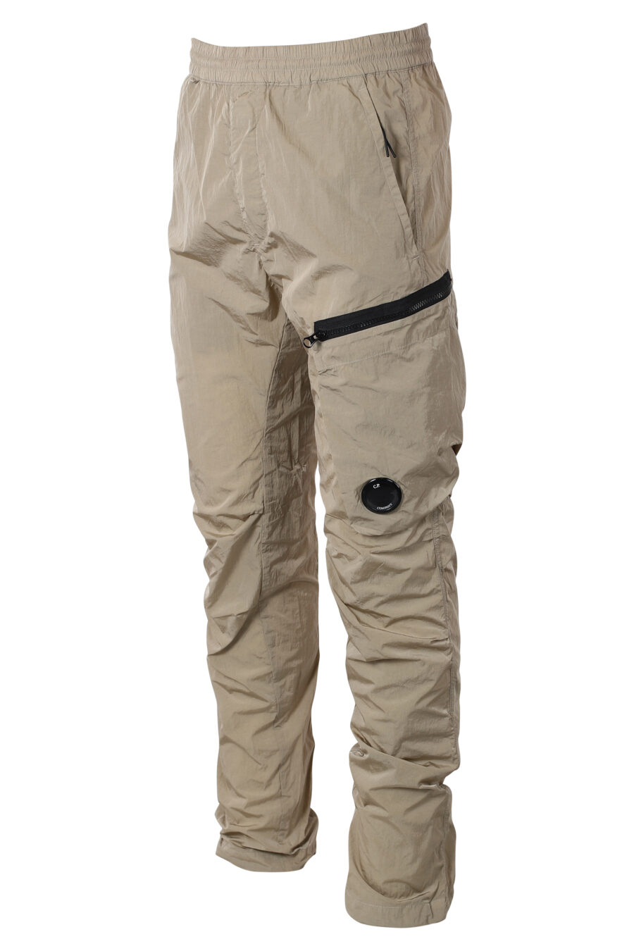 C.P. Company - Pantalón beige de satén elástico con bolsillo lateral y logo  lente - BLS Fashion