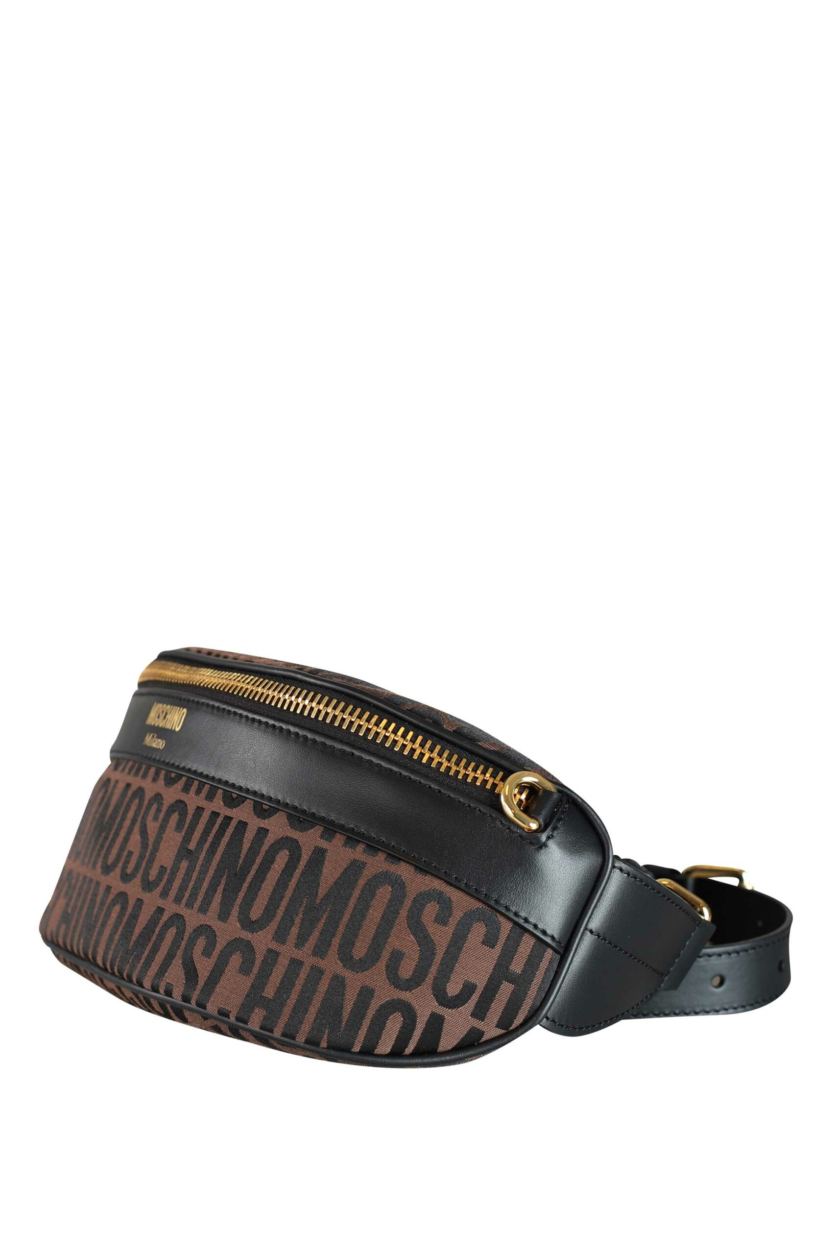 Moschino - Riñonera marrón all over logo negro - BLS Fashion