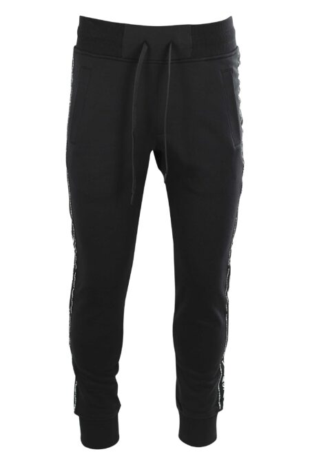 Stone Island - Pantalón de chándal negro con logo lateral parche - BLS  Fashion