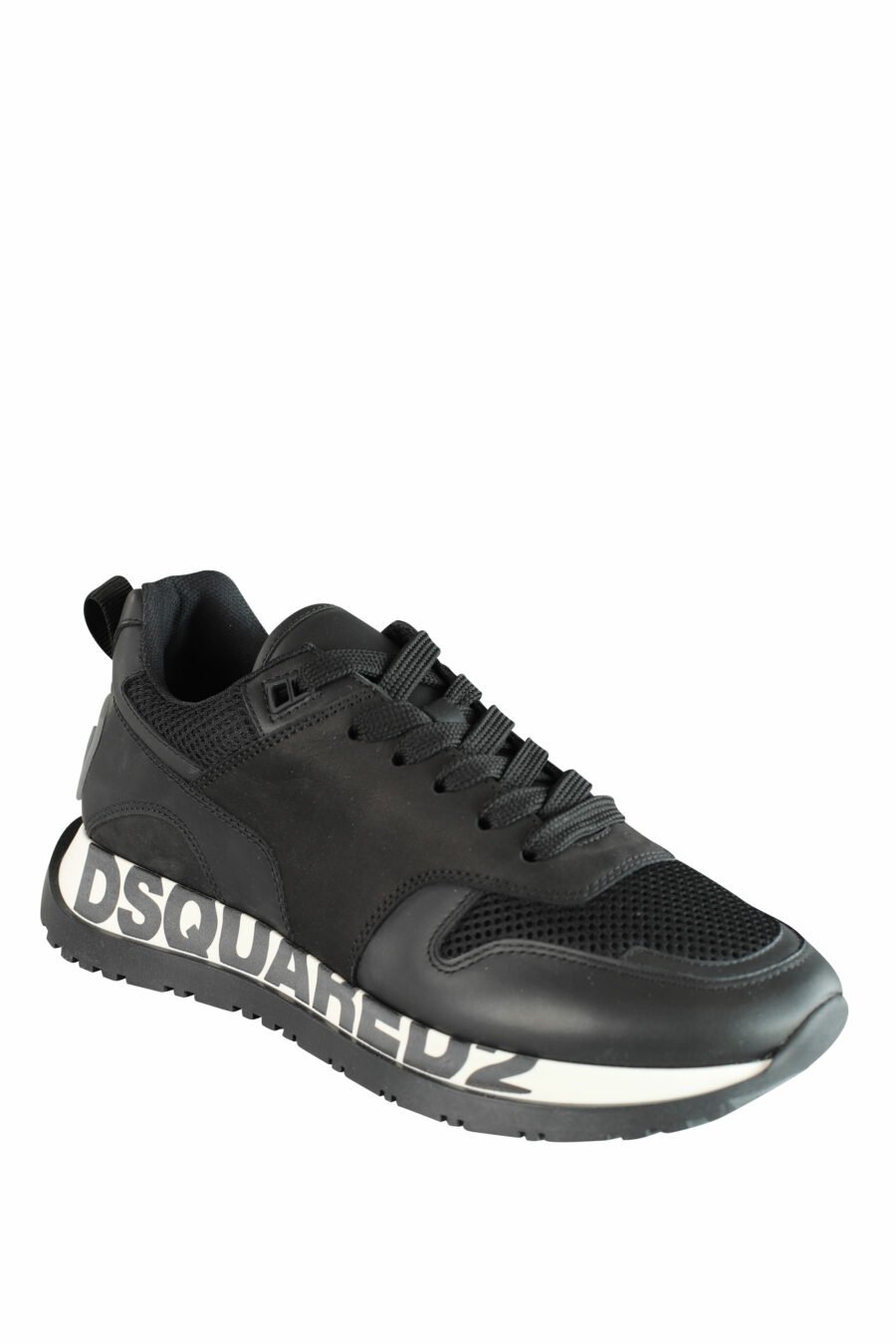 Chaussures de course noires avec semelle blanche et logo noir - IMG 1431