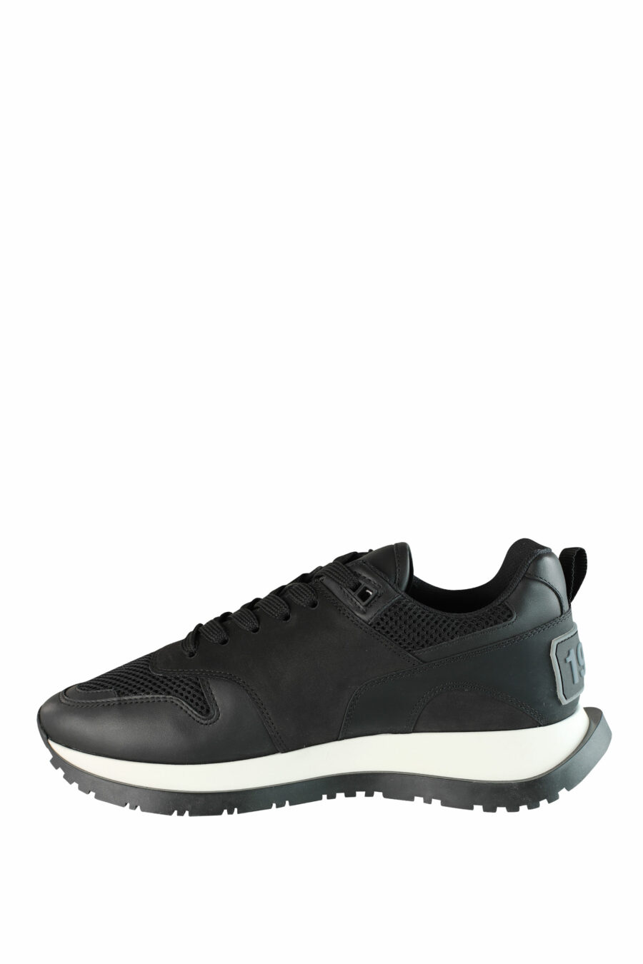 Chaussures de course noires avec semelle blanche et logo noir - IMG 1432