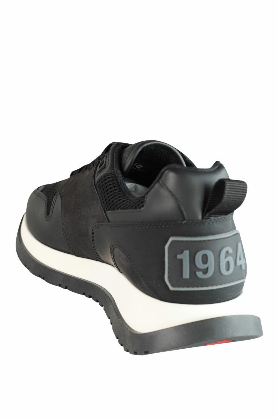 Sapatilhas de corrida pretas com sola branca e logótipo preto - IMG 1434