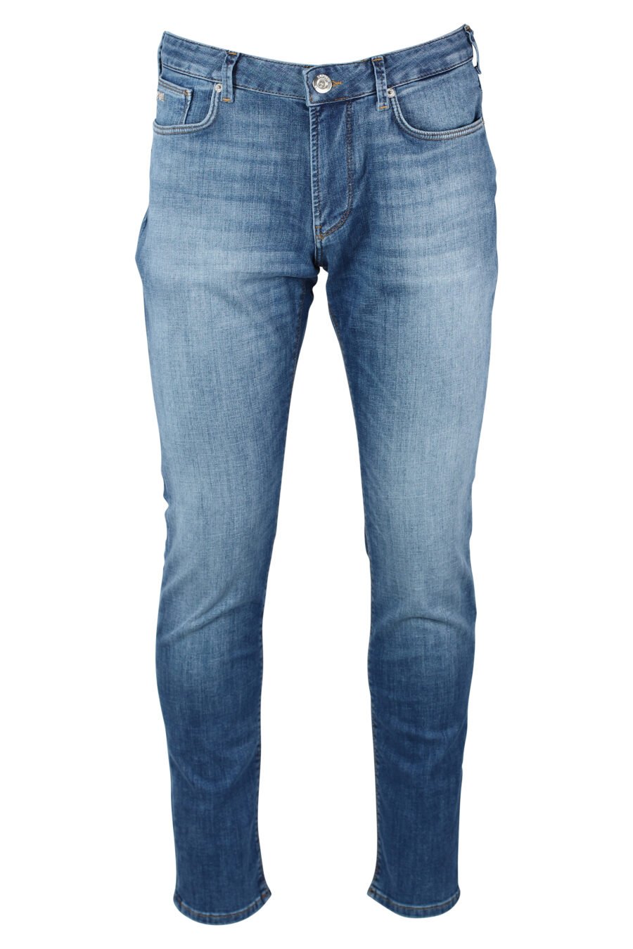 Pantalon en jean bleu avec minilogue en métal - IMG 9920 1