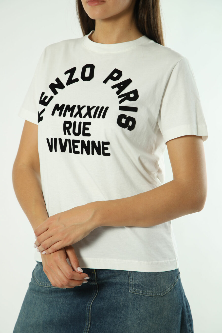 T-shirt branca com maxilogo preto "rue vivenne" - Fotos 1321