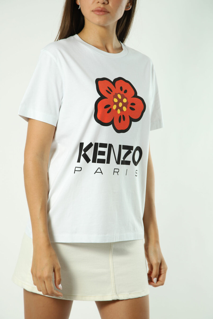 Camiseta blanca con maxilogo flor naranja - Photos 1382