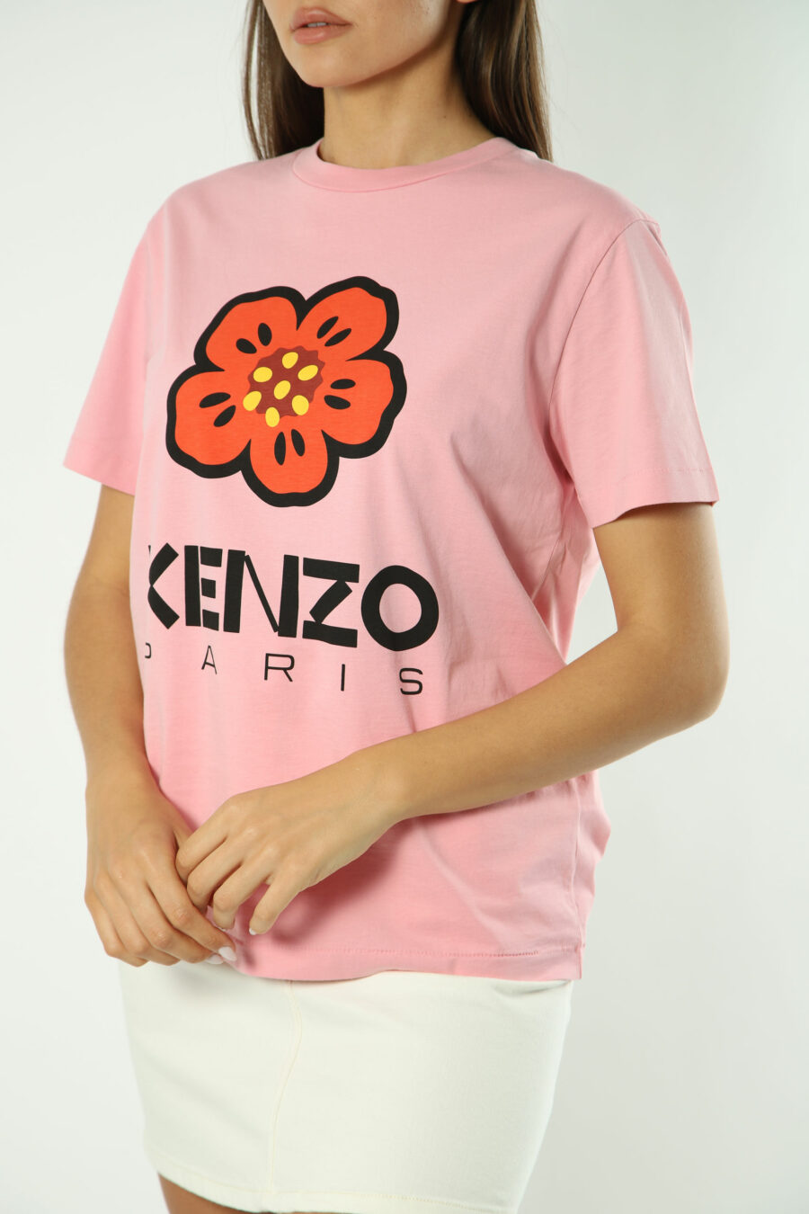 T-shirt rosa com maxilogo de flores laranja - Fotos 1403