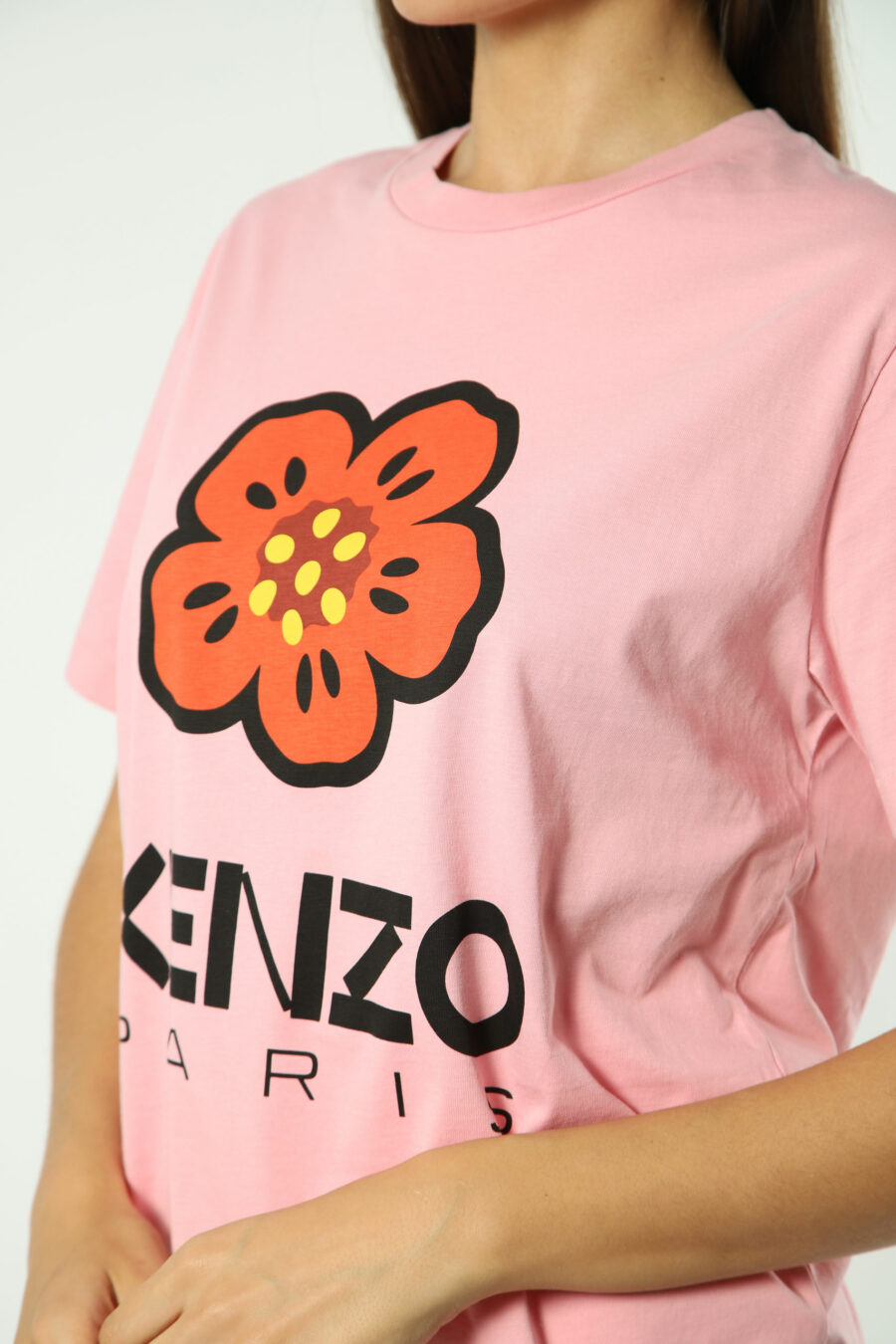 T-shirt rosa com maxilogo de flores laranja - Fotos 1405