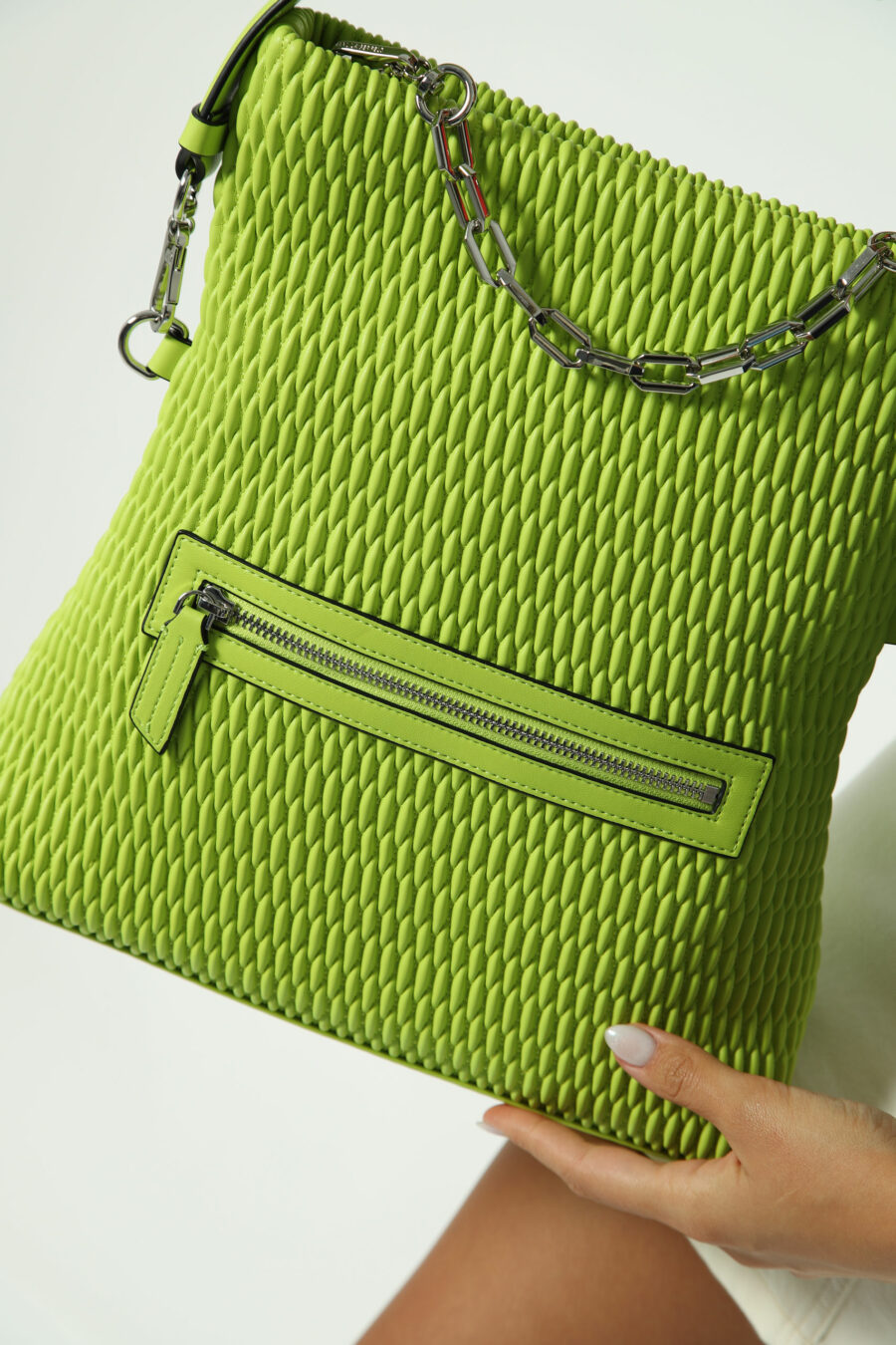 Foldable green tote bag with metal mini logo - Photos 1424