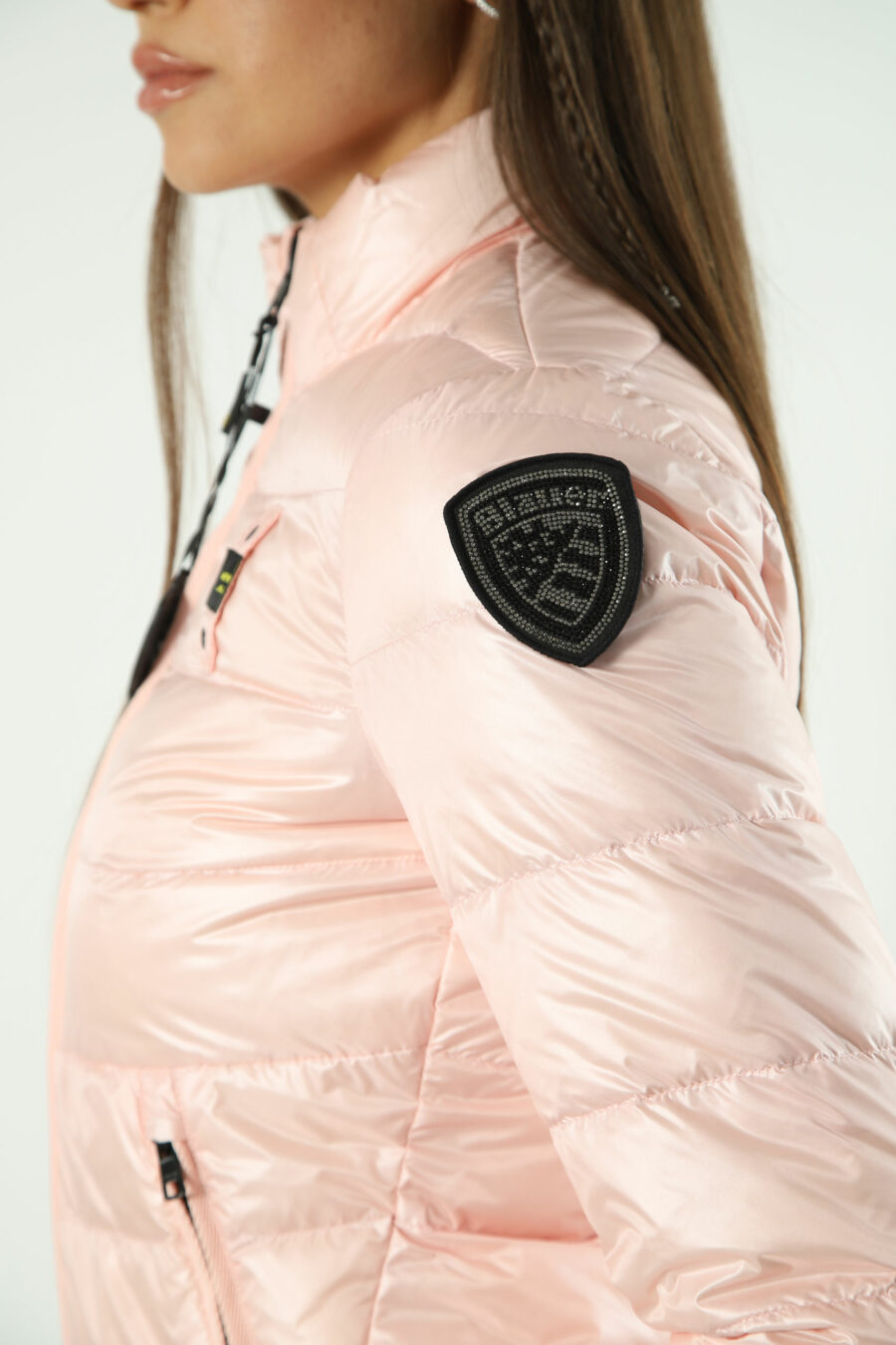 Pink short jacket with straight lines and patch - Photos 1545
