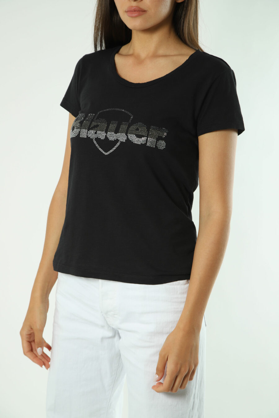 T-shirt preta com maxilogo bordado a strass - Fotos 1597