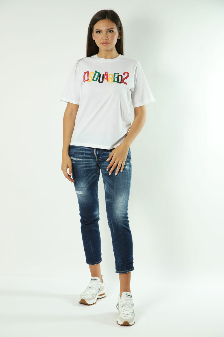 T-shirt branca com maxilogo multicolorido - Fotos 1620