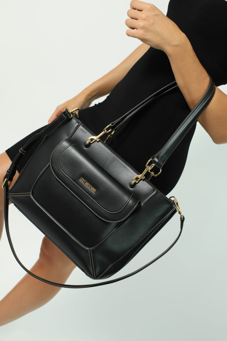 Black shopper bag with front pocket and mini logo - Photos 2489