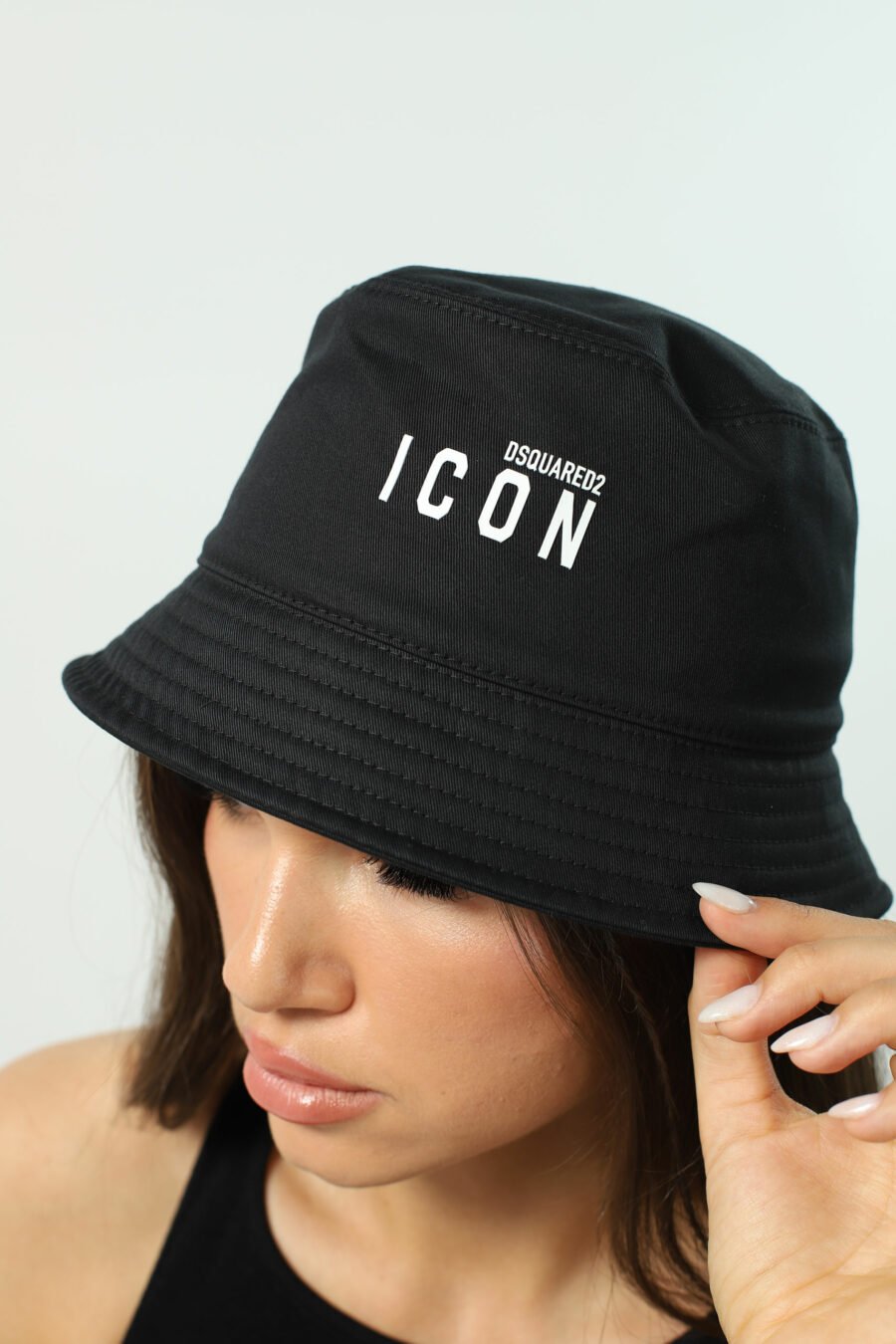Black fisherman's cap with white double "icon" logo - Photos 2533