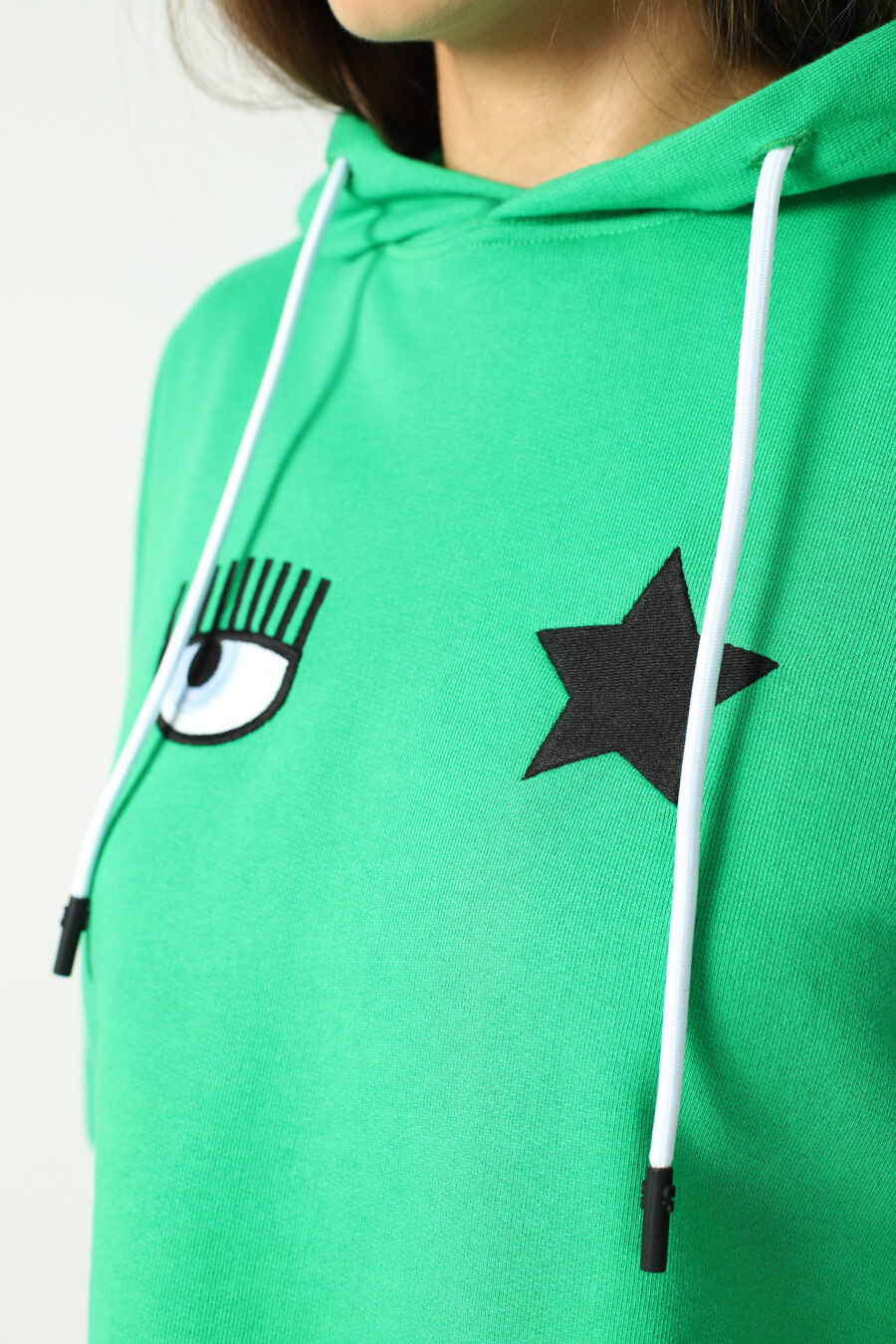 Sweat à capuche vert à manches courtes avec logo œil et étoile - Photos 2595