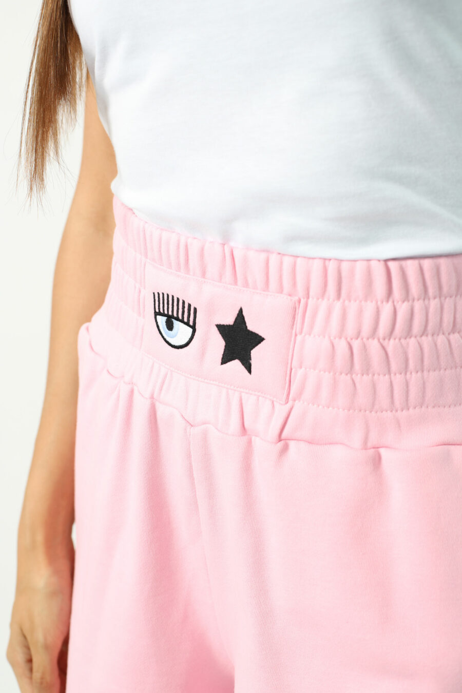 Pantalón de chándal rosa corto con logo ojo y estrella - Photos 2625