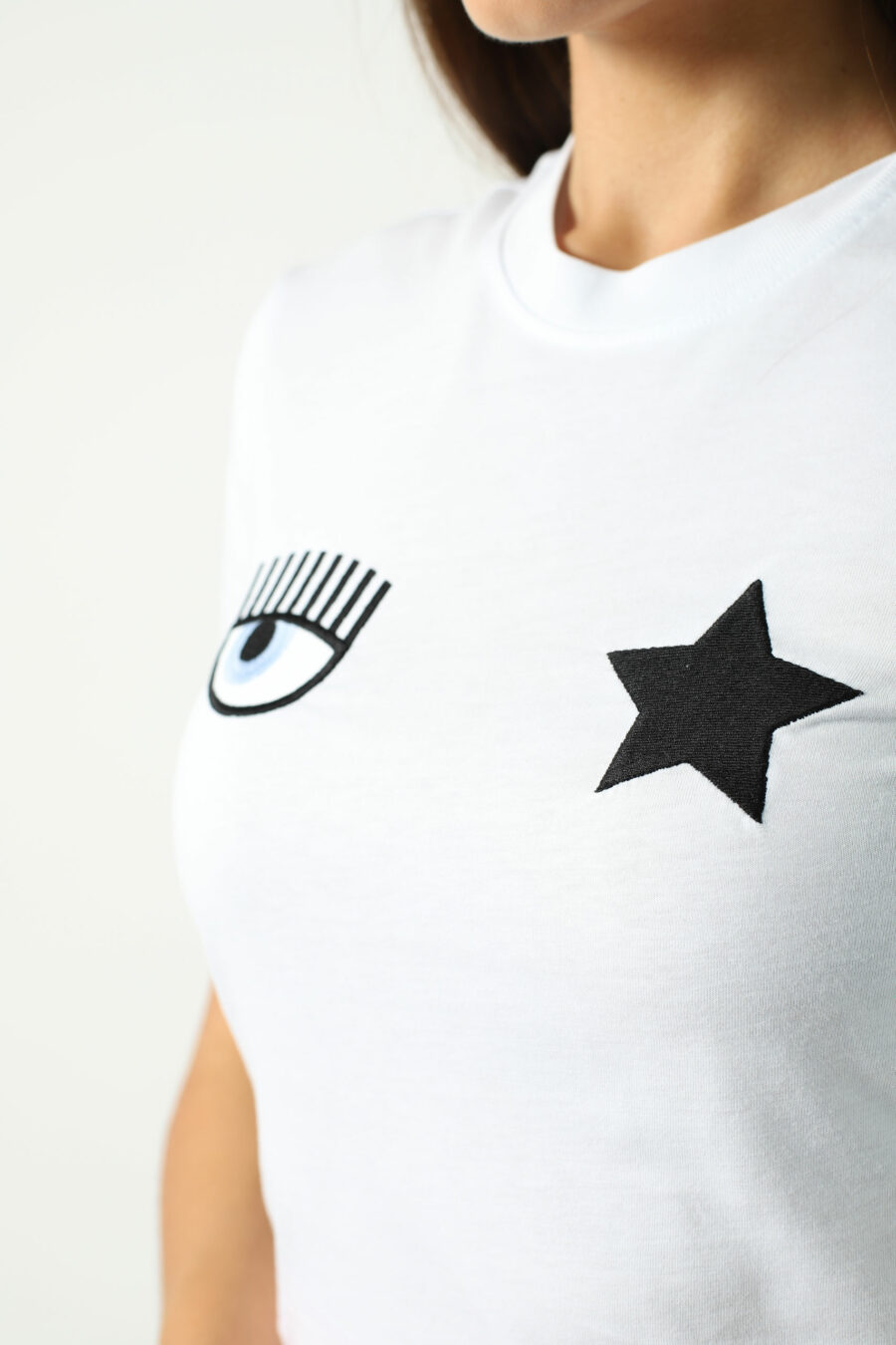 Camiseta blanca con logo ojo y estrella - Photos 2630