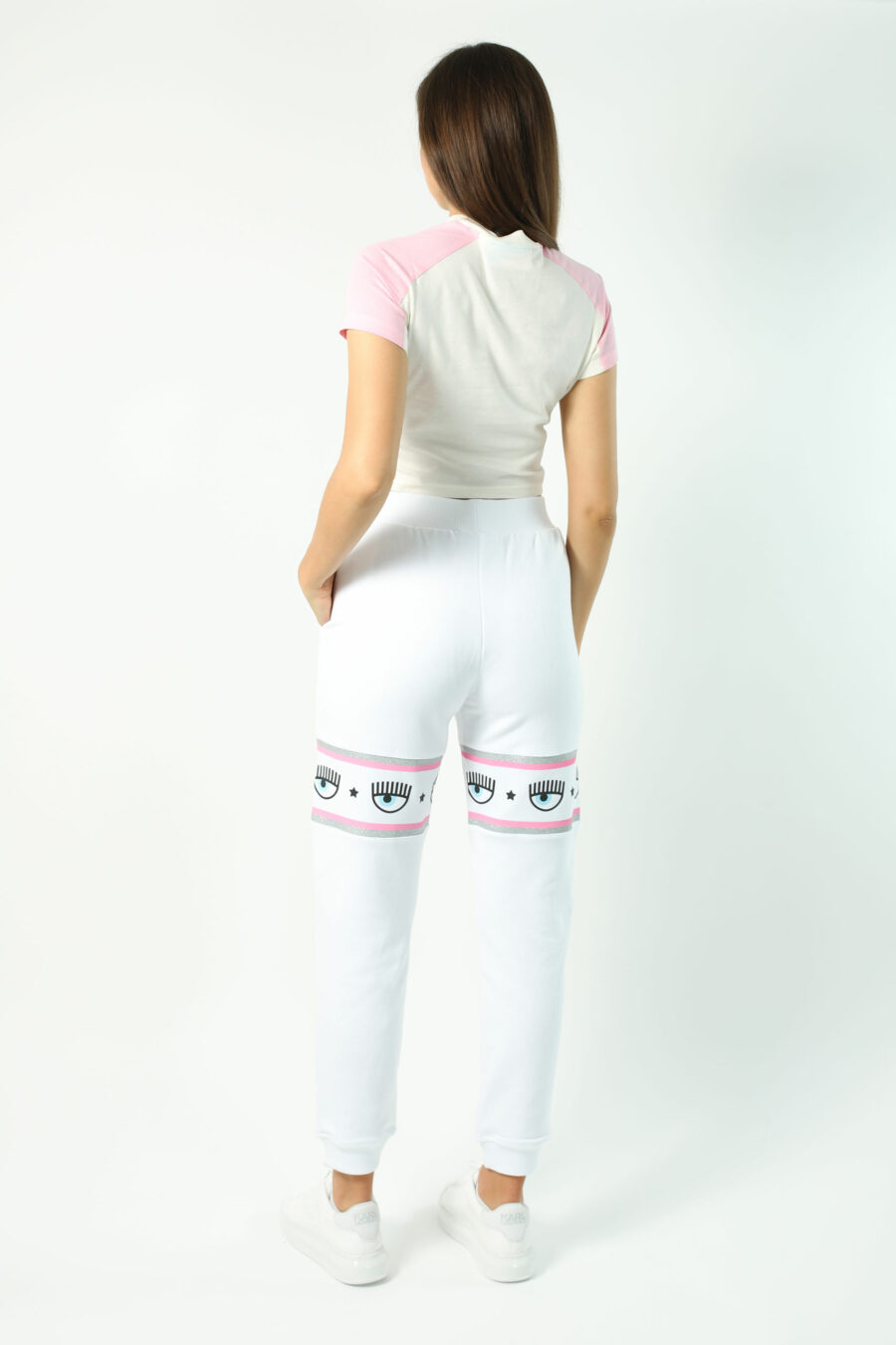 Pantalón de chándal blanco y logo en cinta rosa y plateado - Photos 2677