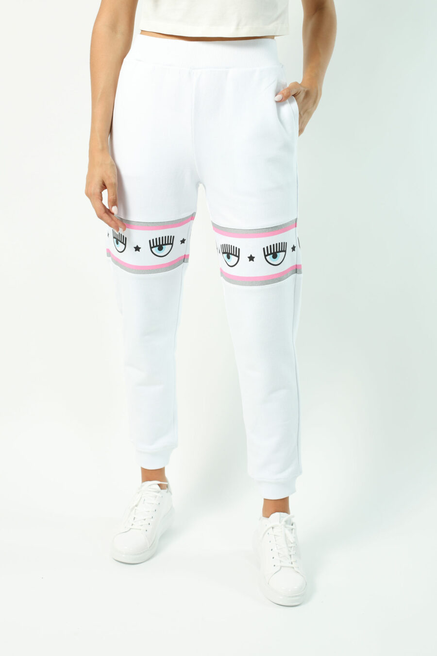 Pantalón de chándal blanco y logo en cinta rosa y plateado - Photos 2678
