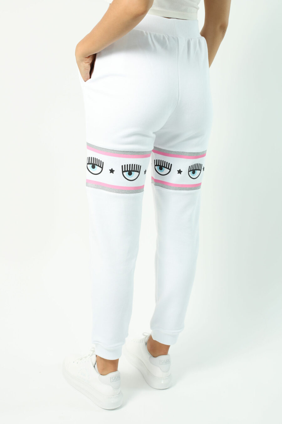 Pantalón de chándal blanco y logo en cinta rosa y plateado - Photos 2680