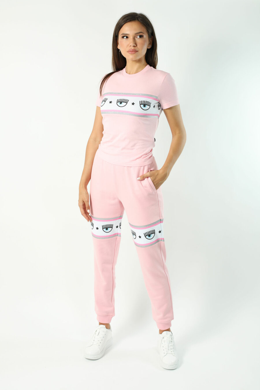 Pink tracksuit bottoms with hood and white and silver ribbon logo" - Photos 2722