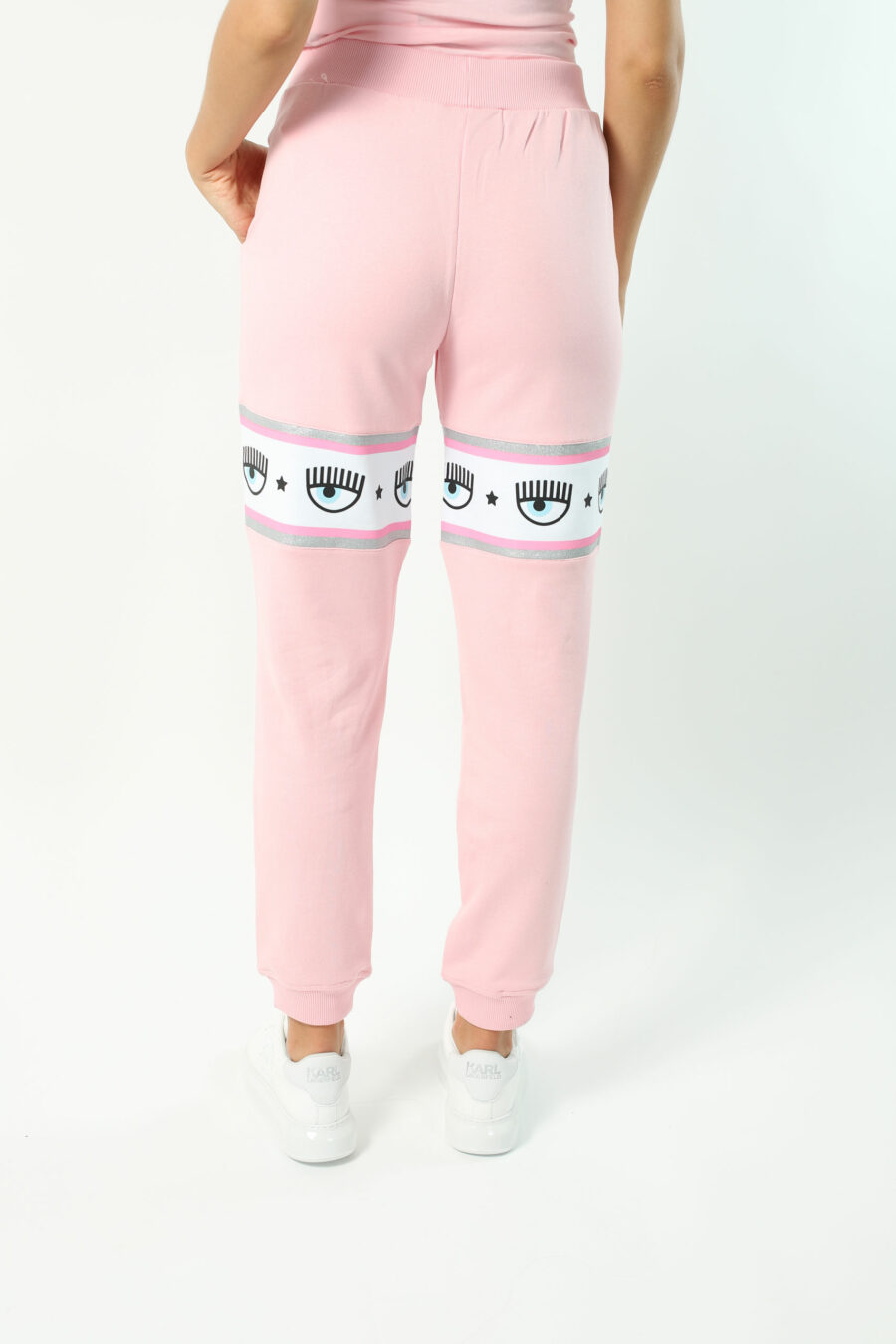 Pink tracksuit bottoms with hood and white and silver ribbon logo" - Photos 2725