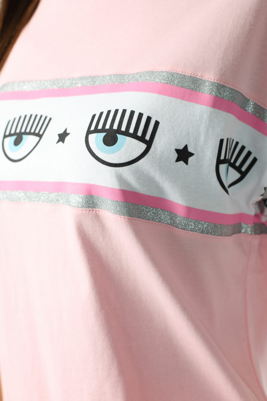 Camiseta rosa manga ancha con logo ojo en cinta - Photos 2731