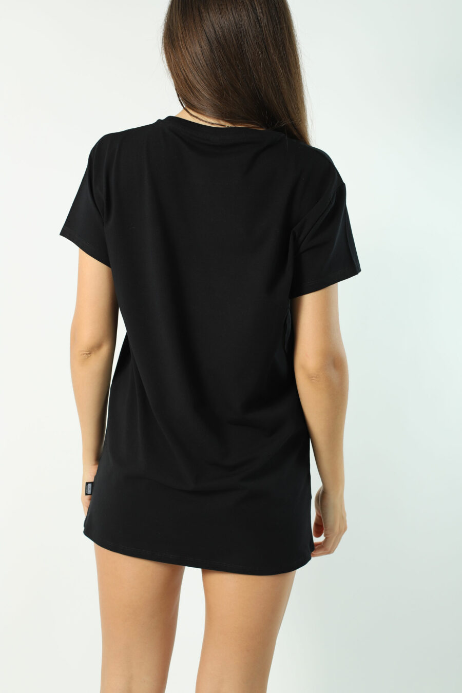 Schwarzes Maxi-T-Shirt mit Mini-Logo-Bär unterm Arm - Fotos 2800