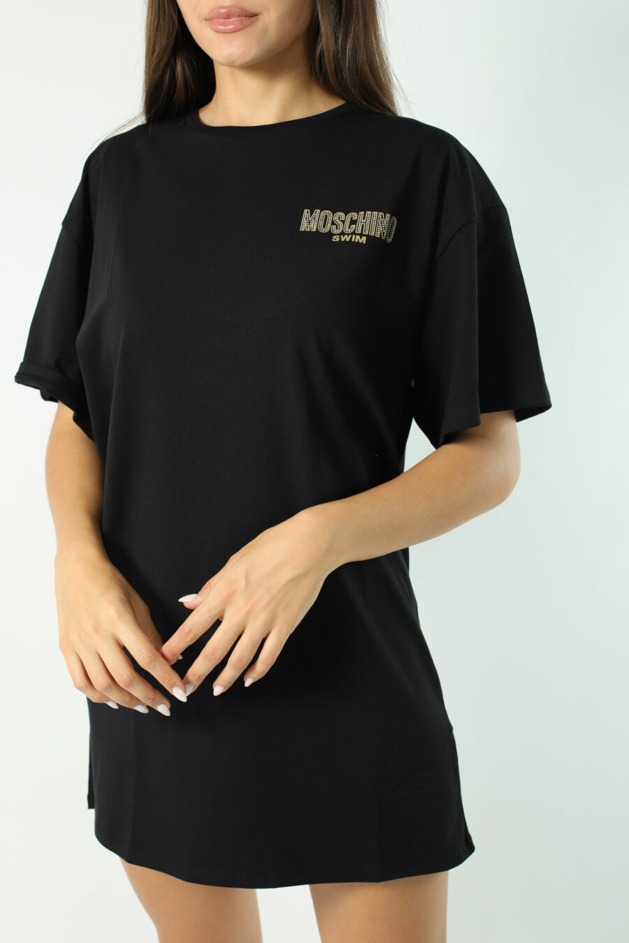Black maxi T-shirt with gold mini-logo in rhinestones - Photos 2820