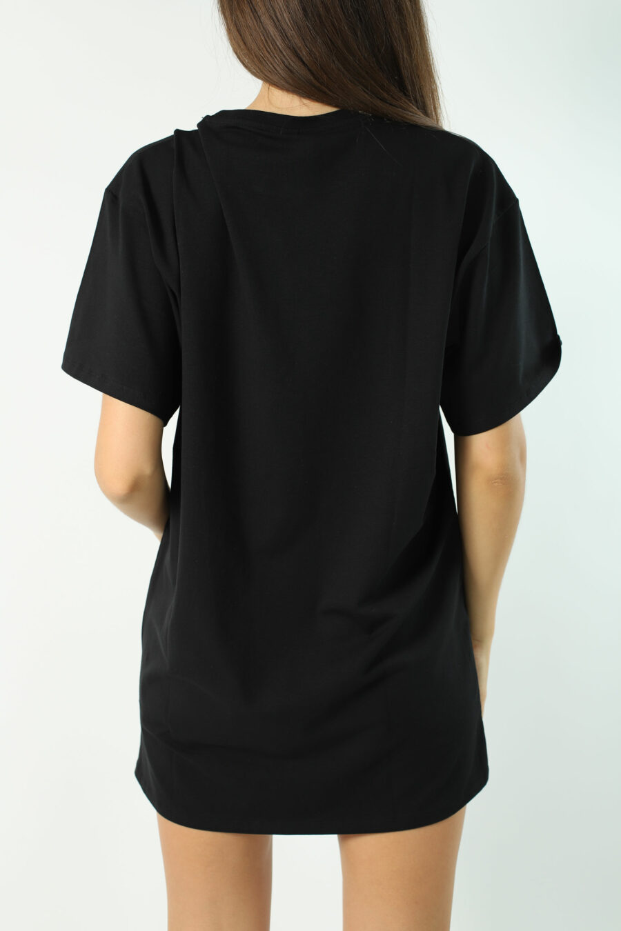 Black maxi t-shirt with gold mini-logo in rhinestones - Photos 2821