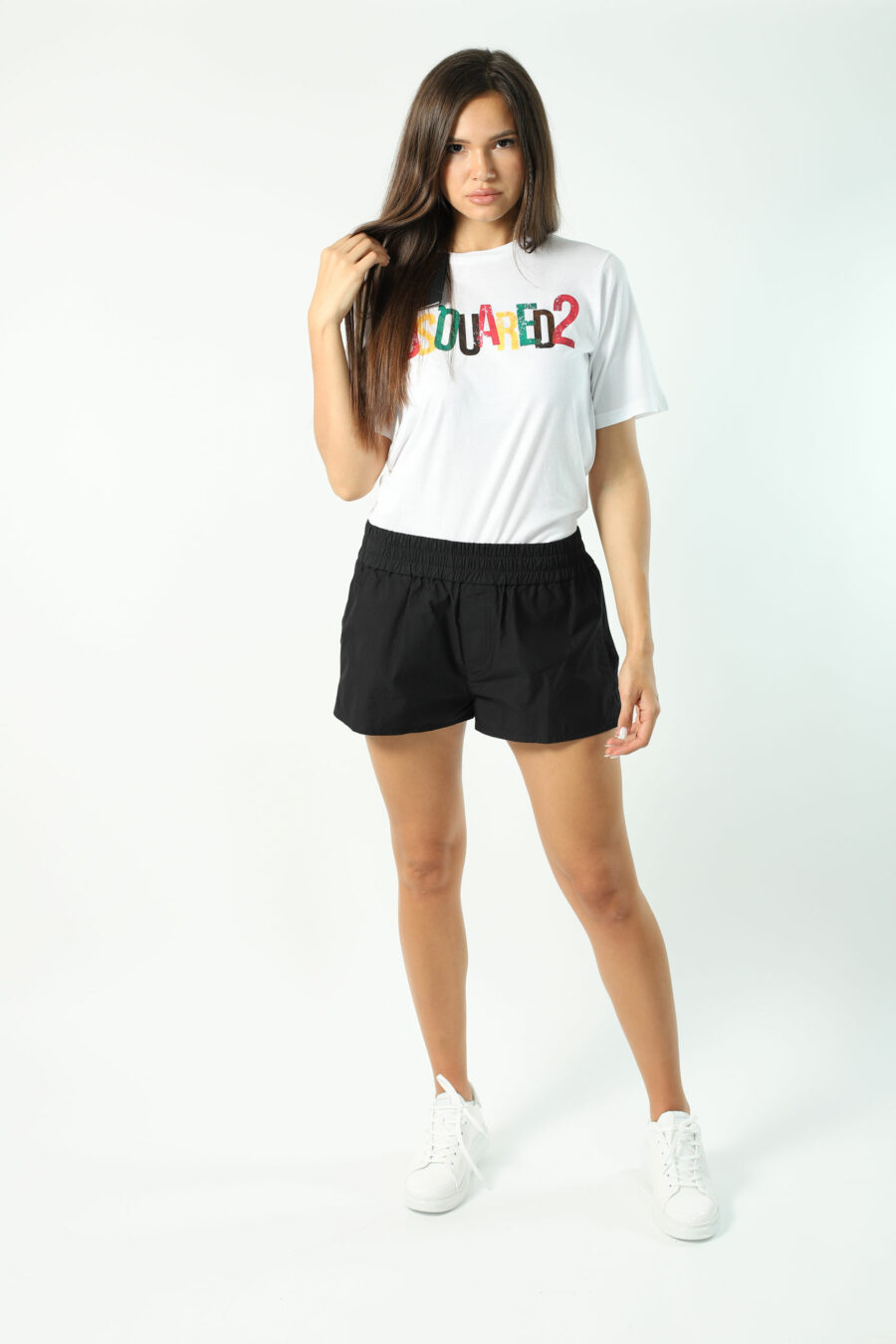 Schwarze Shorts mit mehrfarbigem Mini-Logo - Fotos 2932