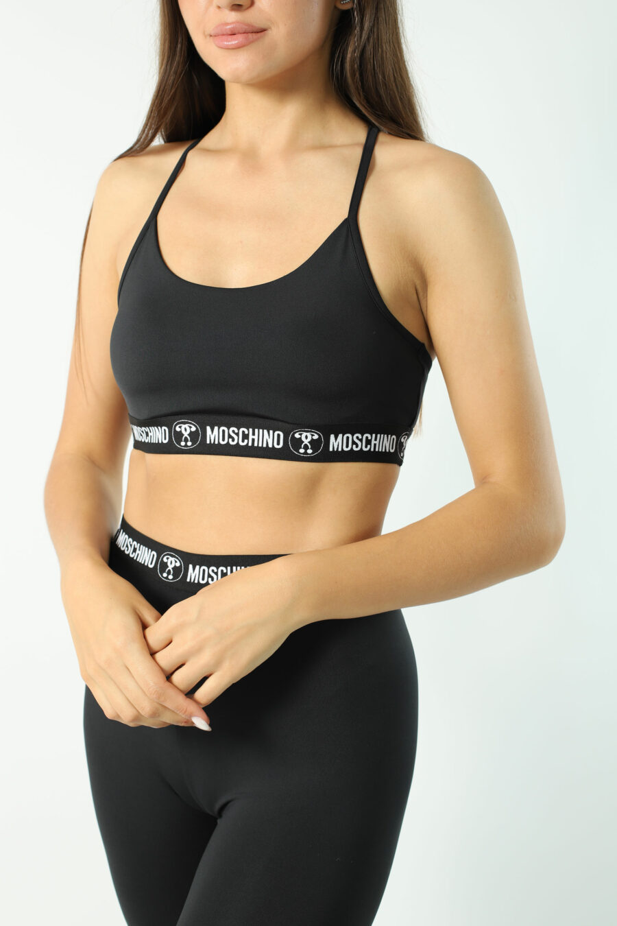 Moschino - Top negro con logo doble pregunta en cinta - BLS Fashion