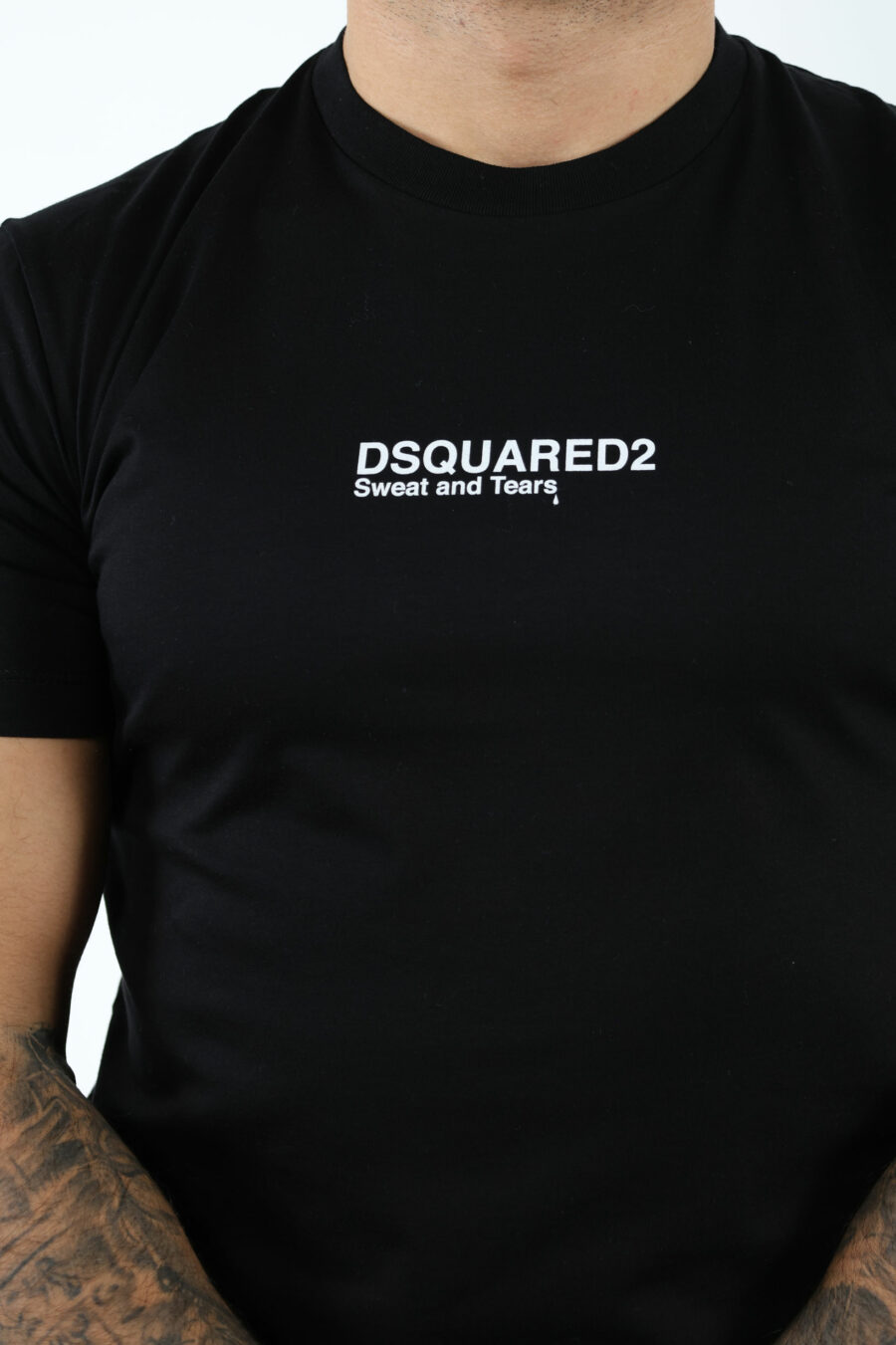 T-shirt preta com mini-logotipo centrado - 106868